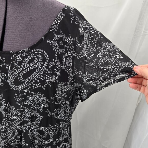 Torrid Asymmetrical Black and White Tunic - Picture 5 of 6